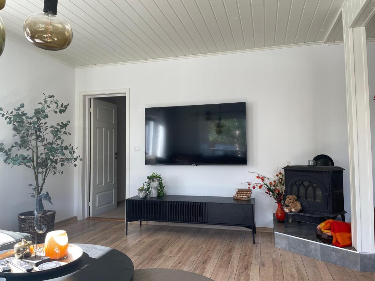 모조엔 Sentralt Beliggende Moderne Leilighet 아파트 외부 사진